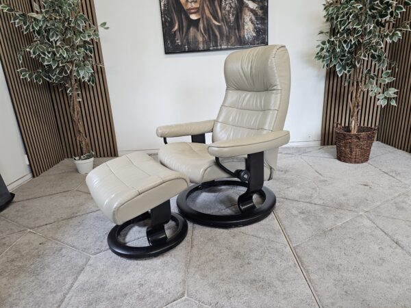 Stressless® Opal lenestol med krakk