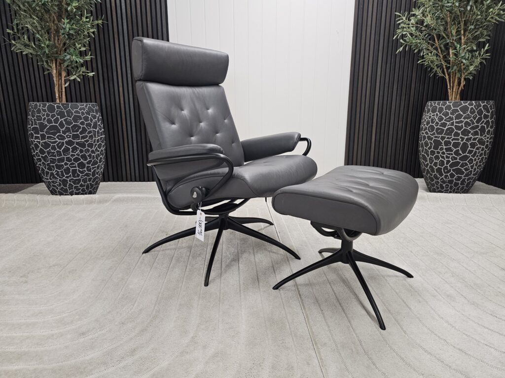 Stressless® London Cross lenestol med krakk