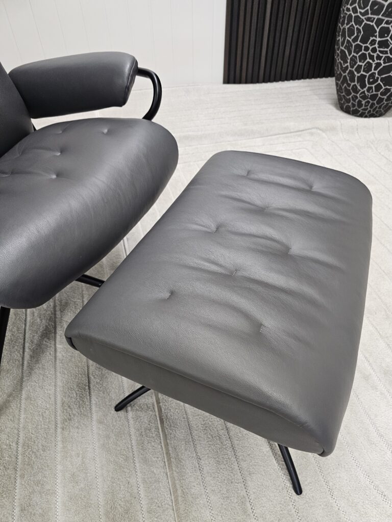 Stressless® London Cross lenestol med krakk