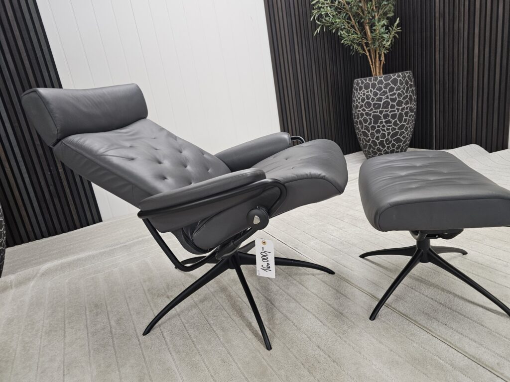 Stressless® London Cross lenestol med krakk