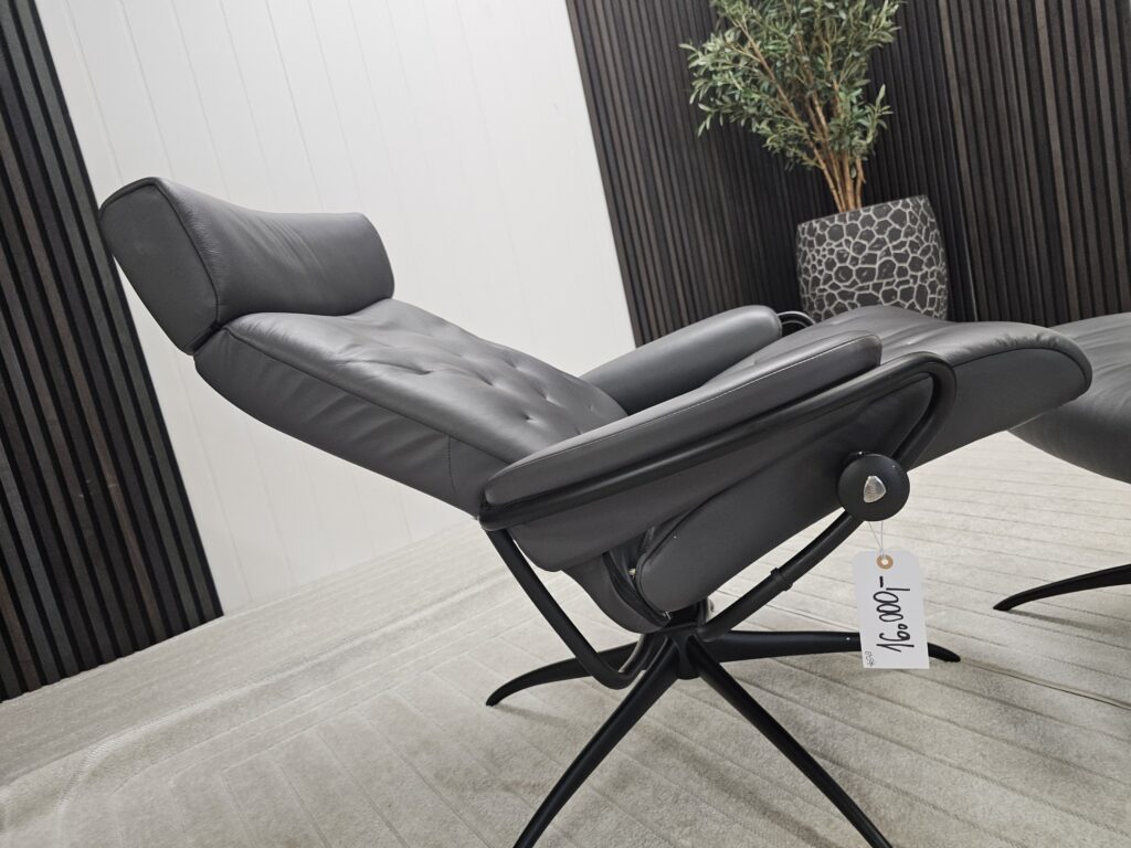 Stressless® London Cross lenestol med krakk