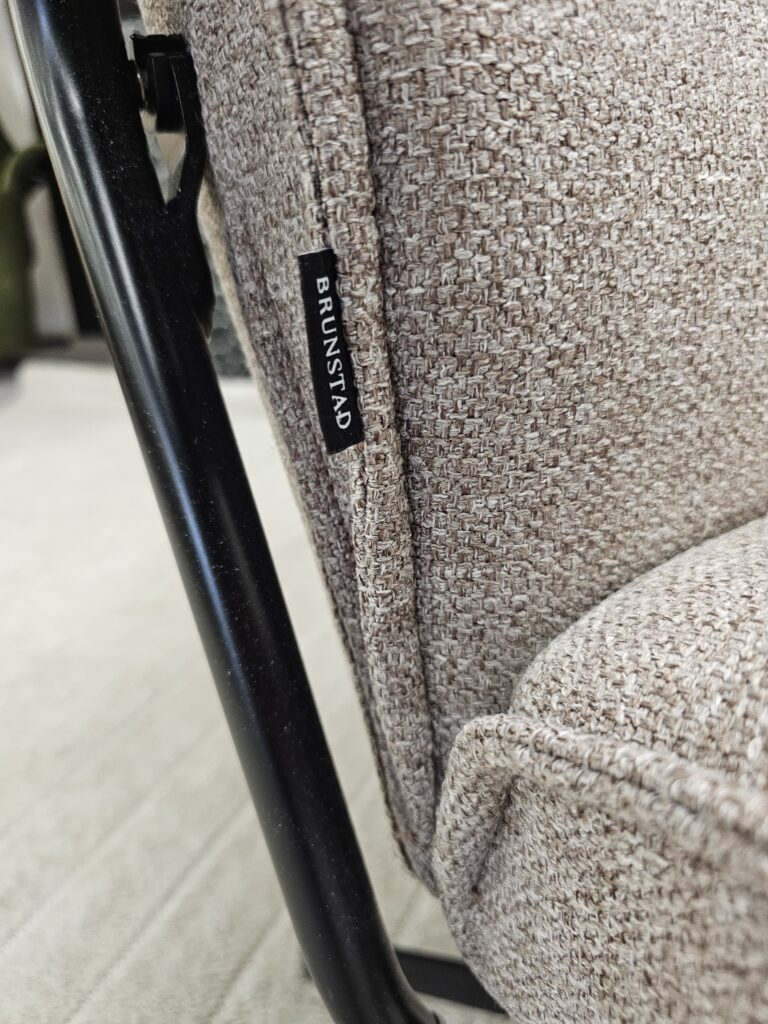 Brunstad Delta Motion lenestol med krakk