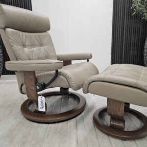 Stressless® Erik Classic lenestol med krakk - Bilde 1