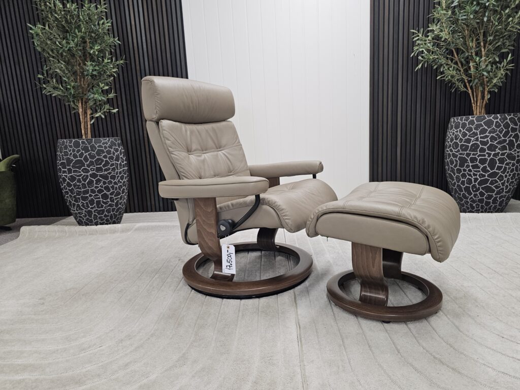 Stressless® Erik Classic lenestol med krakk
