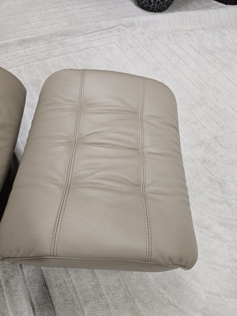 Stressless® Erik Classic lenestol med krakk
