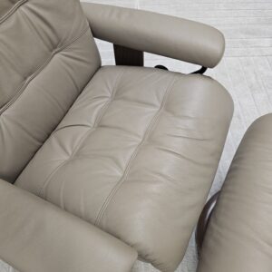 Stressless® Erik Classic lenestol med krakk - Bilde 7