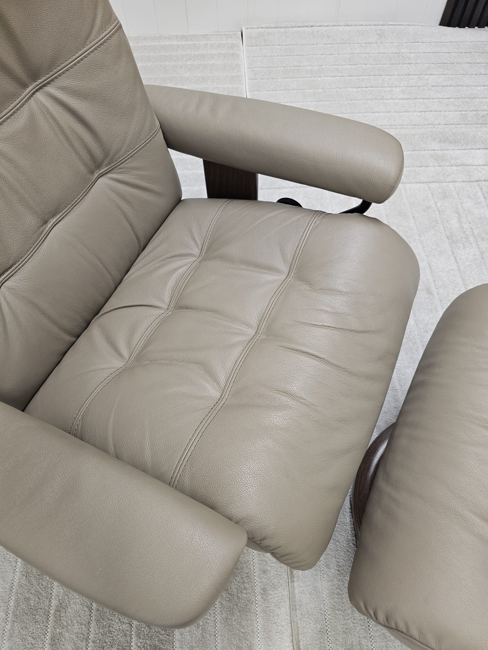 Stressless® Erik Classic lenestol med krakk - Bilde 7