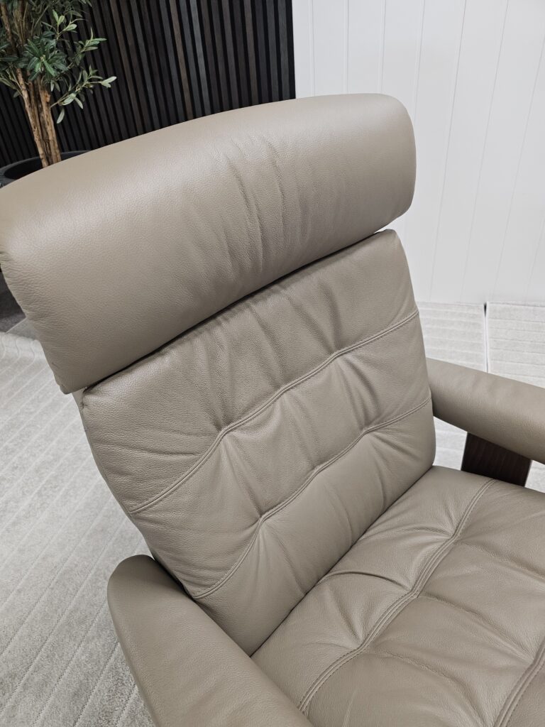 Stressless® Erik Classic lenestol med krakk