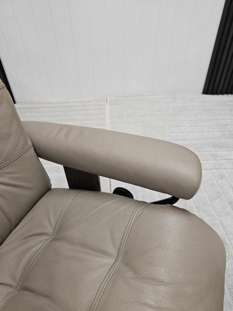 Stressless® Erik Classic lenestol med krakk