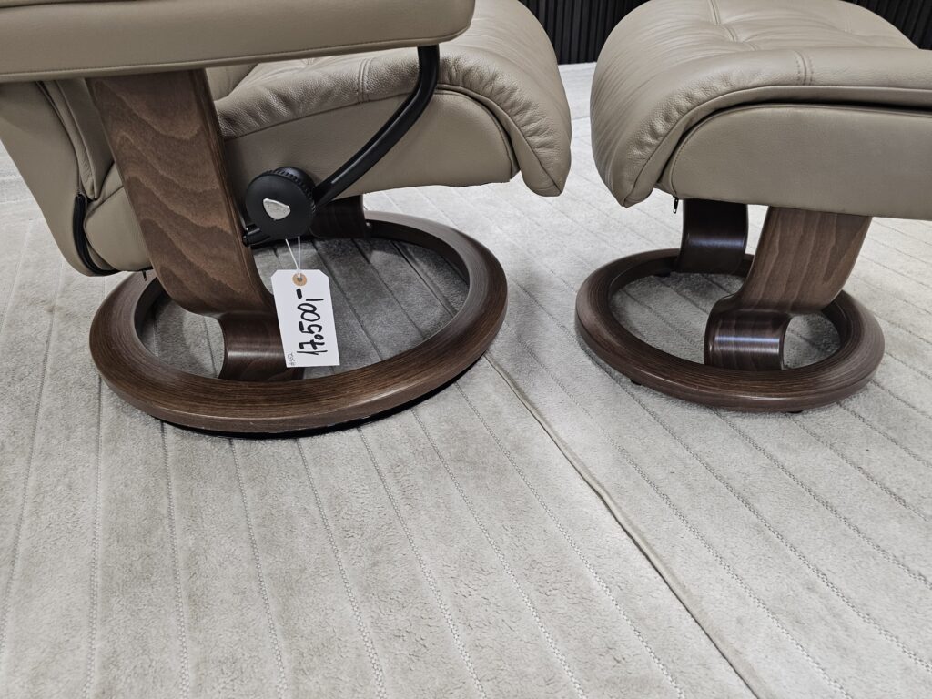 Stressless® Erik Classic lenestol med krakk