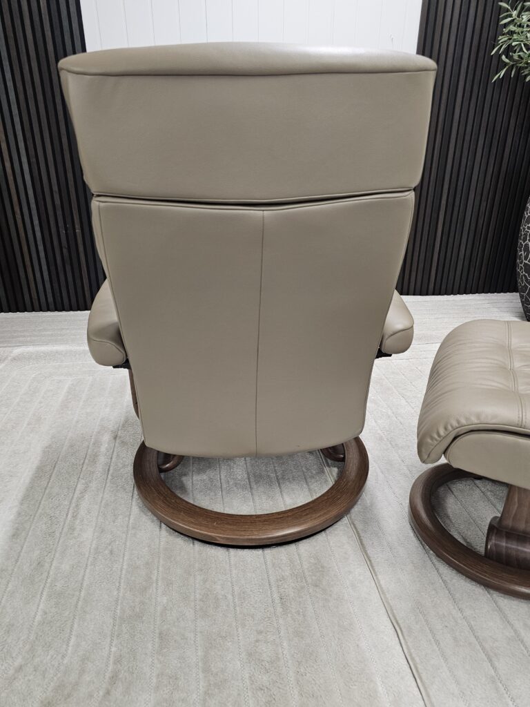 Stressless® Erik Classic lenestol med krakk