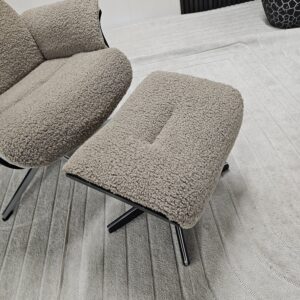 Conform Timeout lenestol med krakk – Sahara fåreskinn - Bilde 12