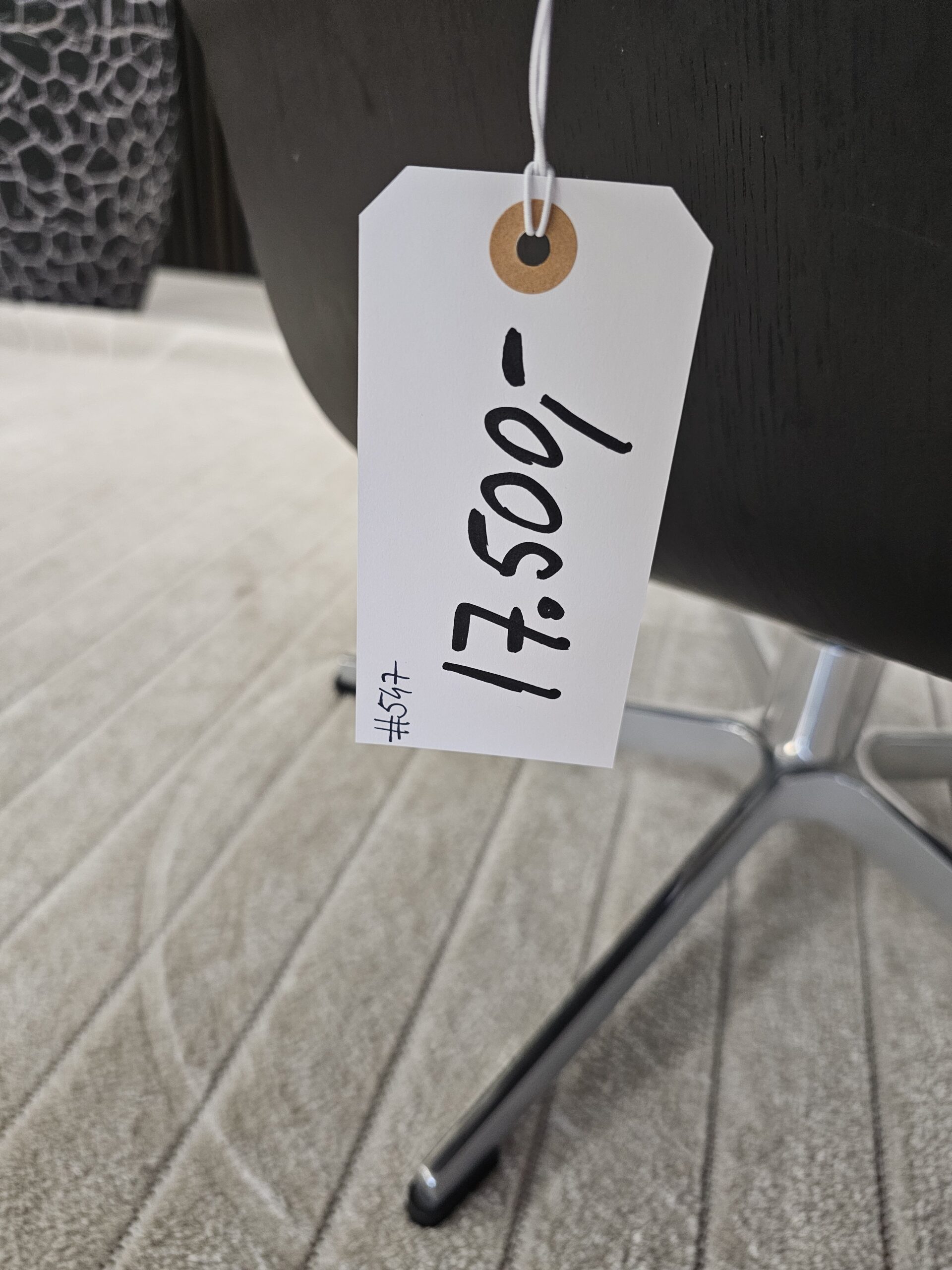 Conform Timeout lenestol med krakk – Sahara fåreskinn - Bilde 8