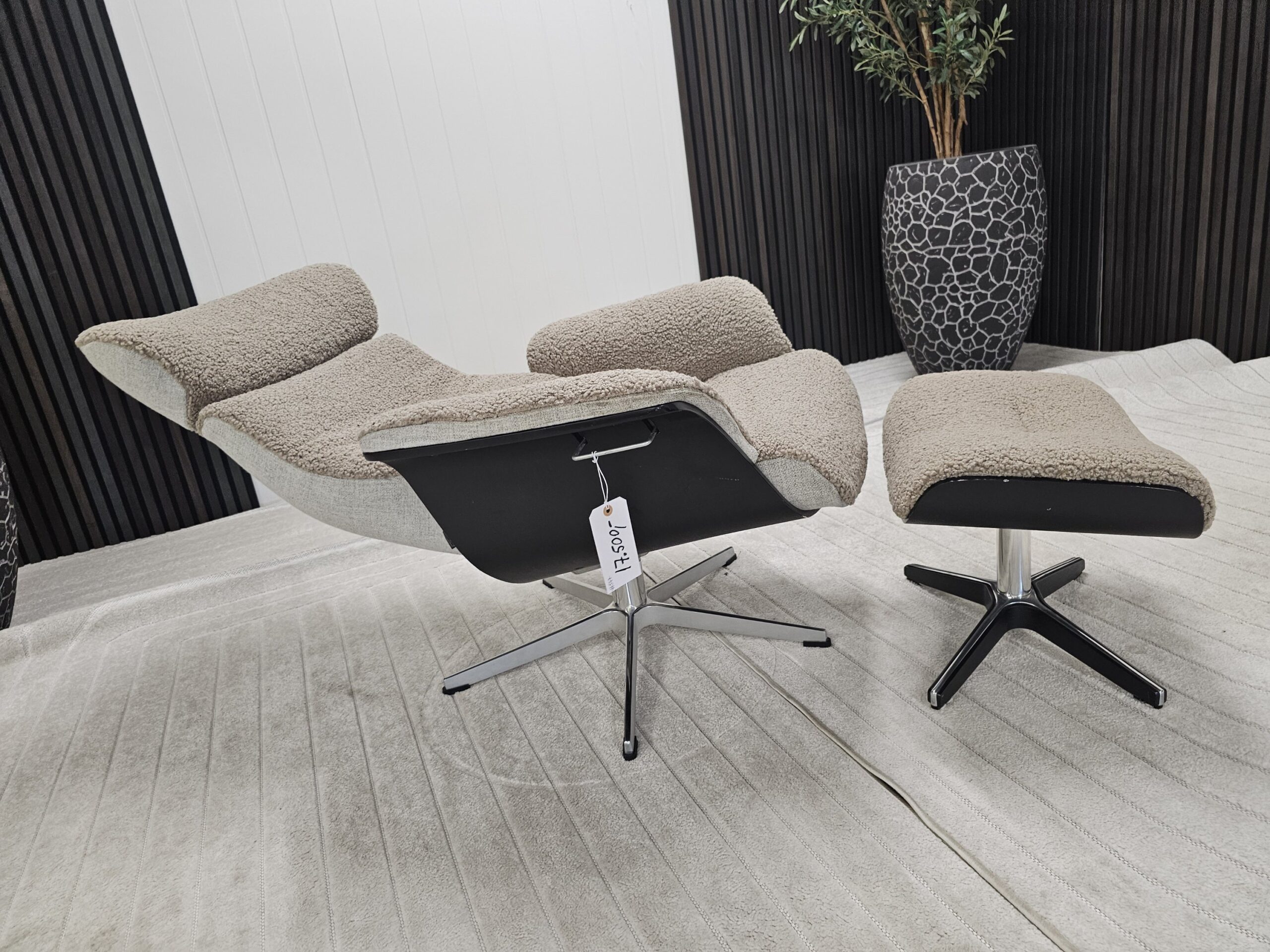 Conform Timeout lenestol med krakk – Sahara fåreskinn - Bilde 4