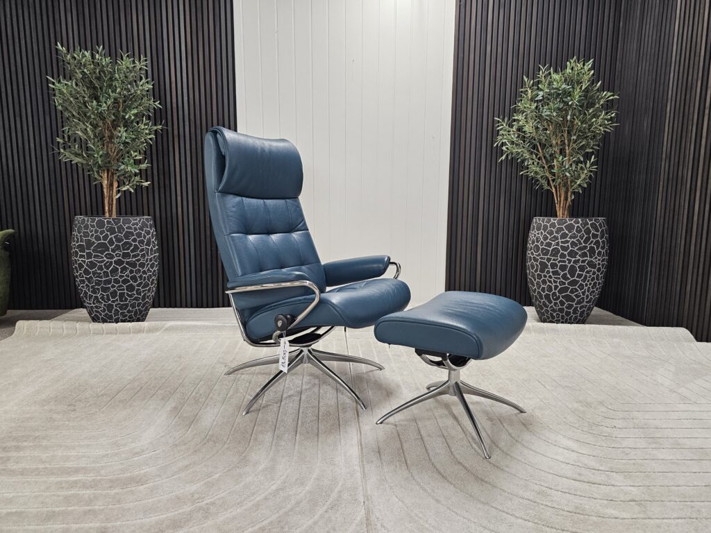 Stressless® London Cross lenestol med krakk