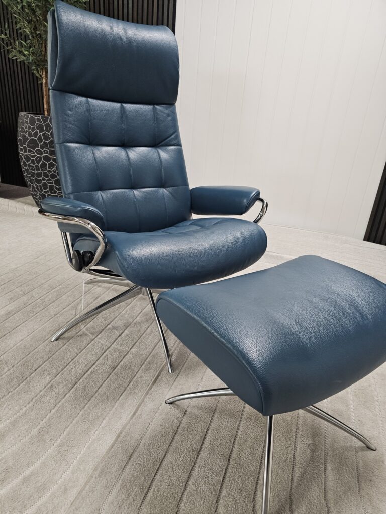 Stressless® London Cross lenestol med krakk