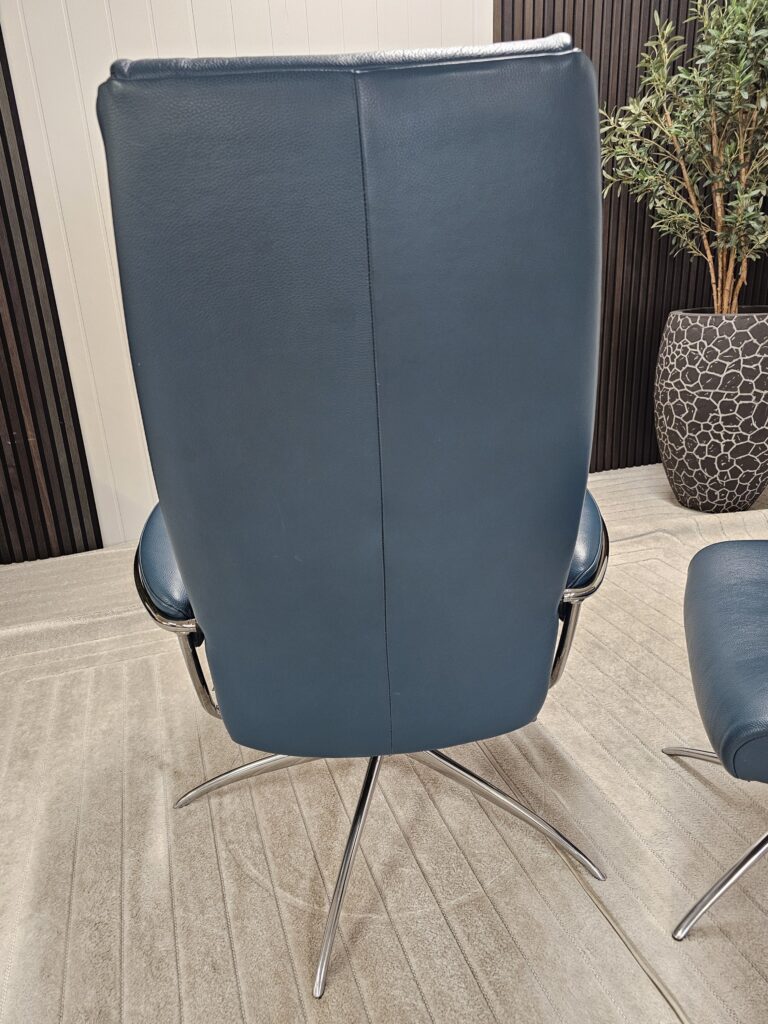 Stressless® London Cross lenestol med krakk