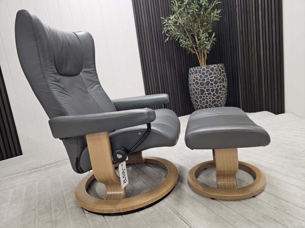Stressless® Wing Classic lenestol med krakk