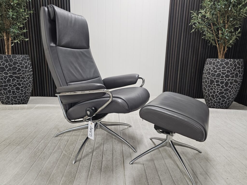 Stressless® Paris Cross lenestol med krakk