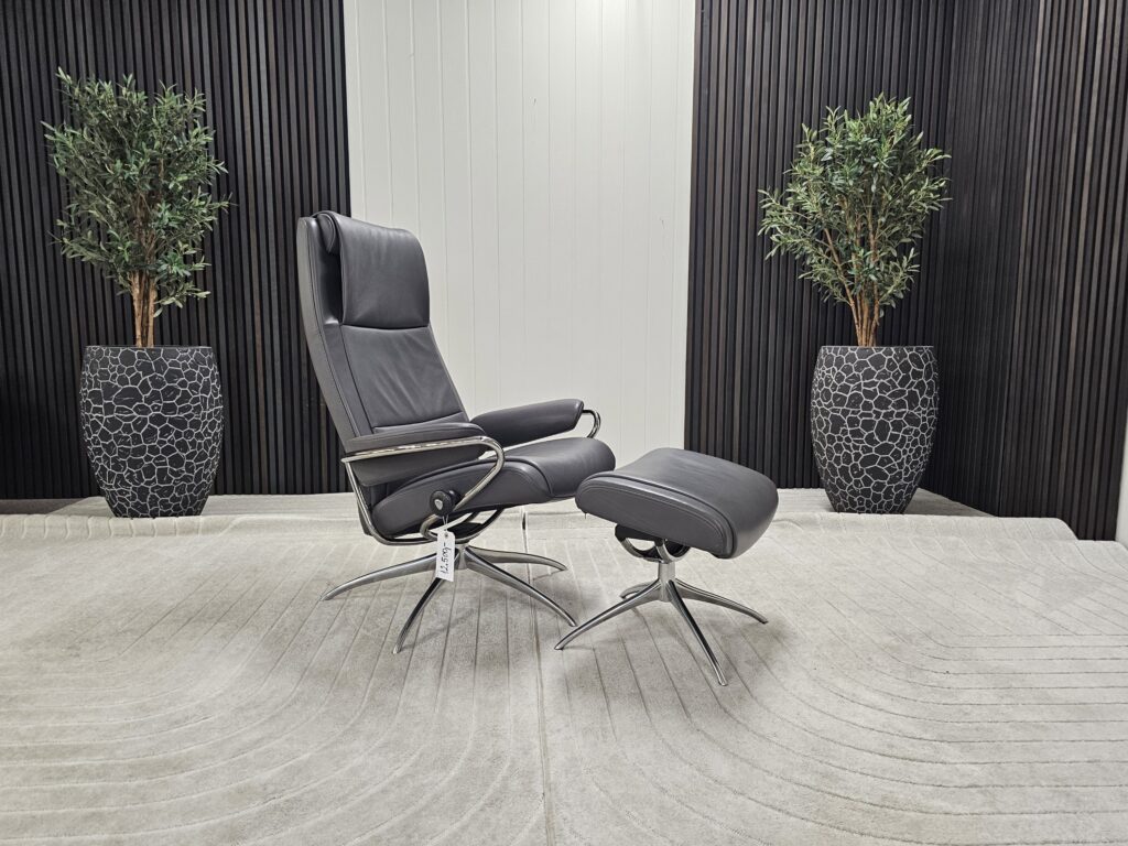 Stressless® Paris Cross lenestol med krakk