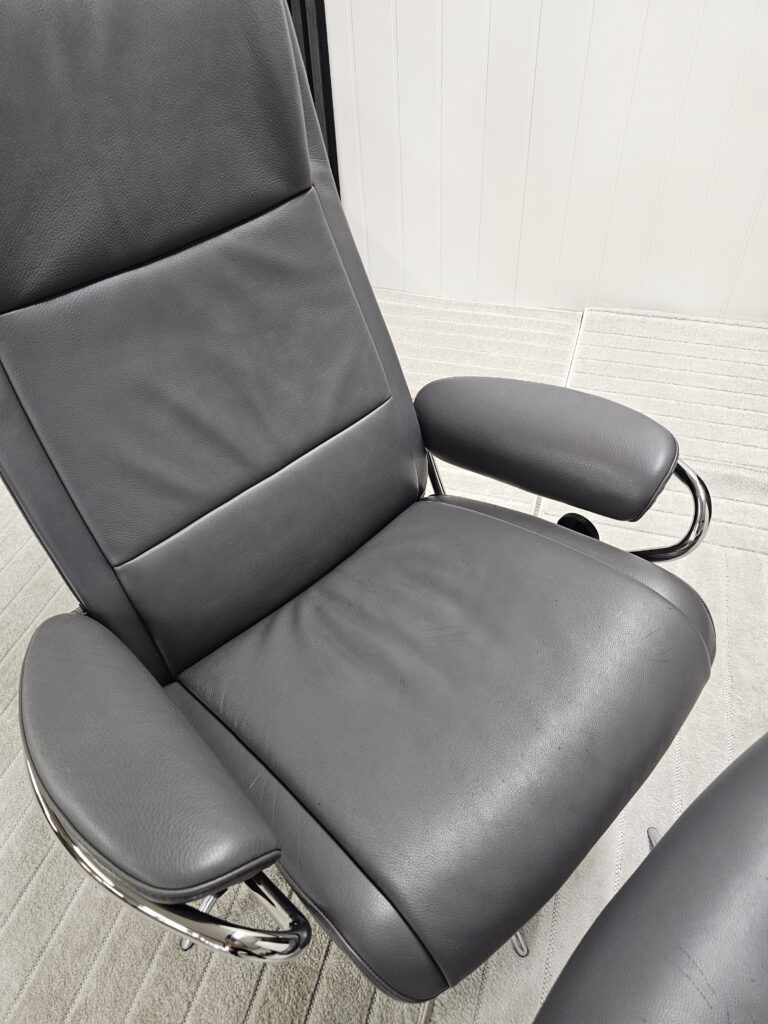 Stressless® Paris Cross lenestol med krakk