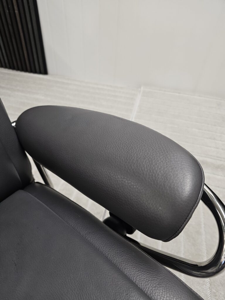 Stressless® Paris Cross lenestol med krakk