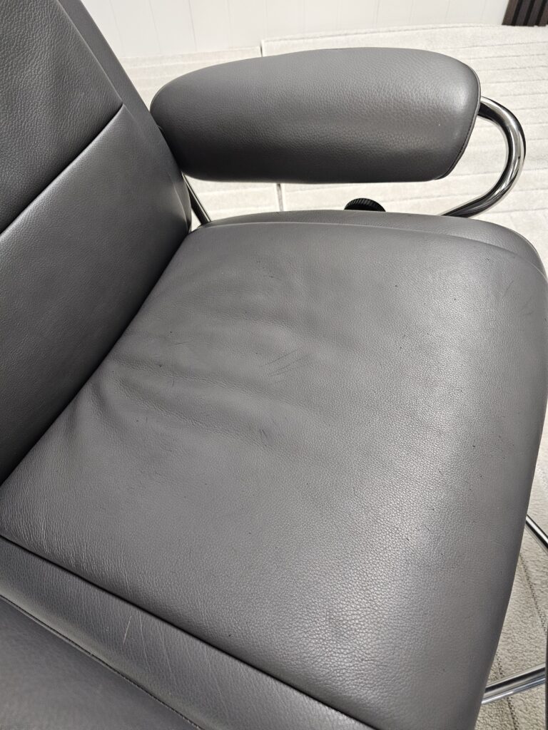 Stressless® Paris Cross lenestol med krakk