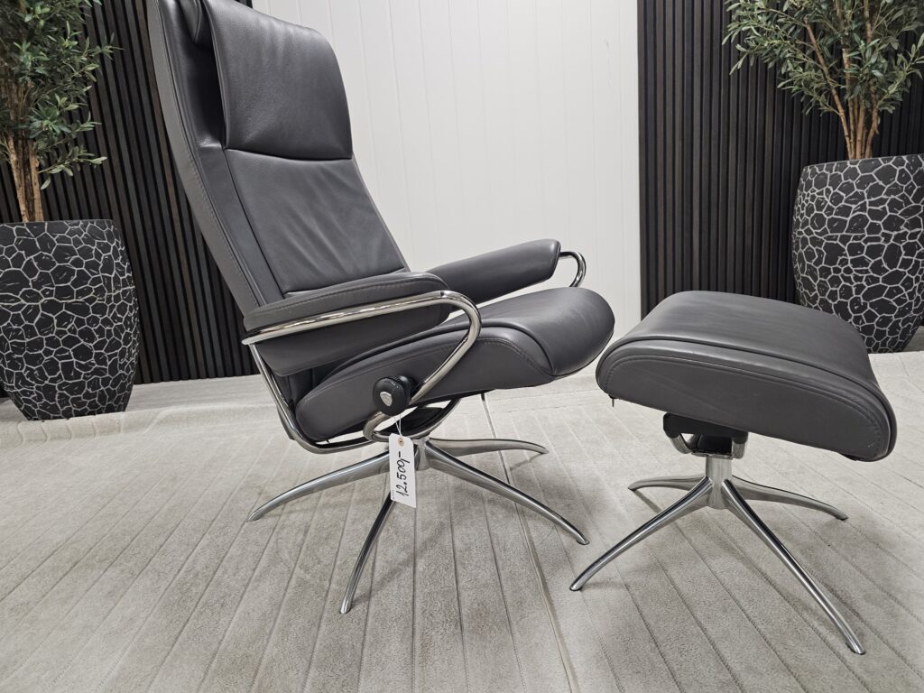 Stressless® Paris Cross lenestol med krakk