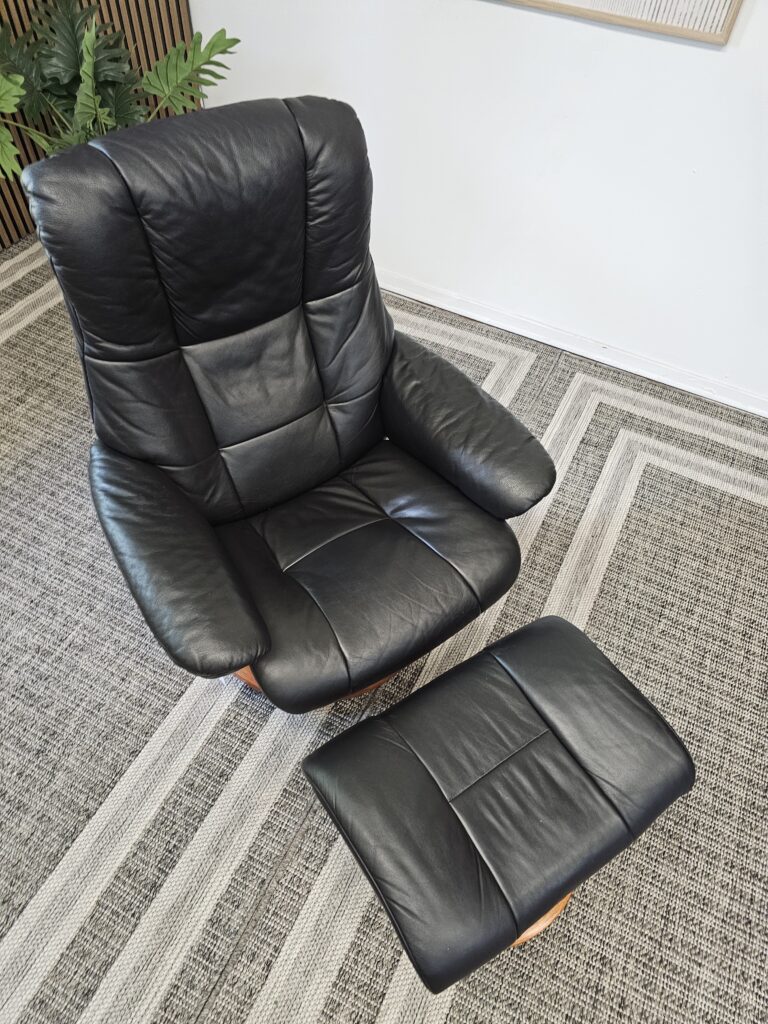 Stressless® Mayfair Classic lenestol med krakk