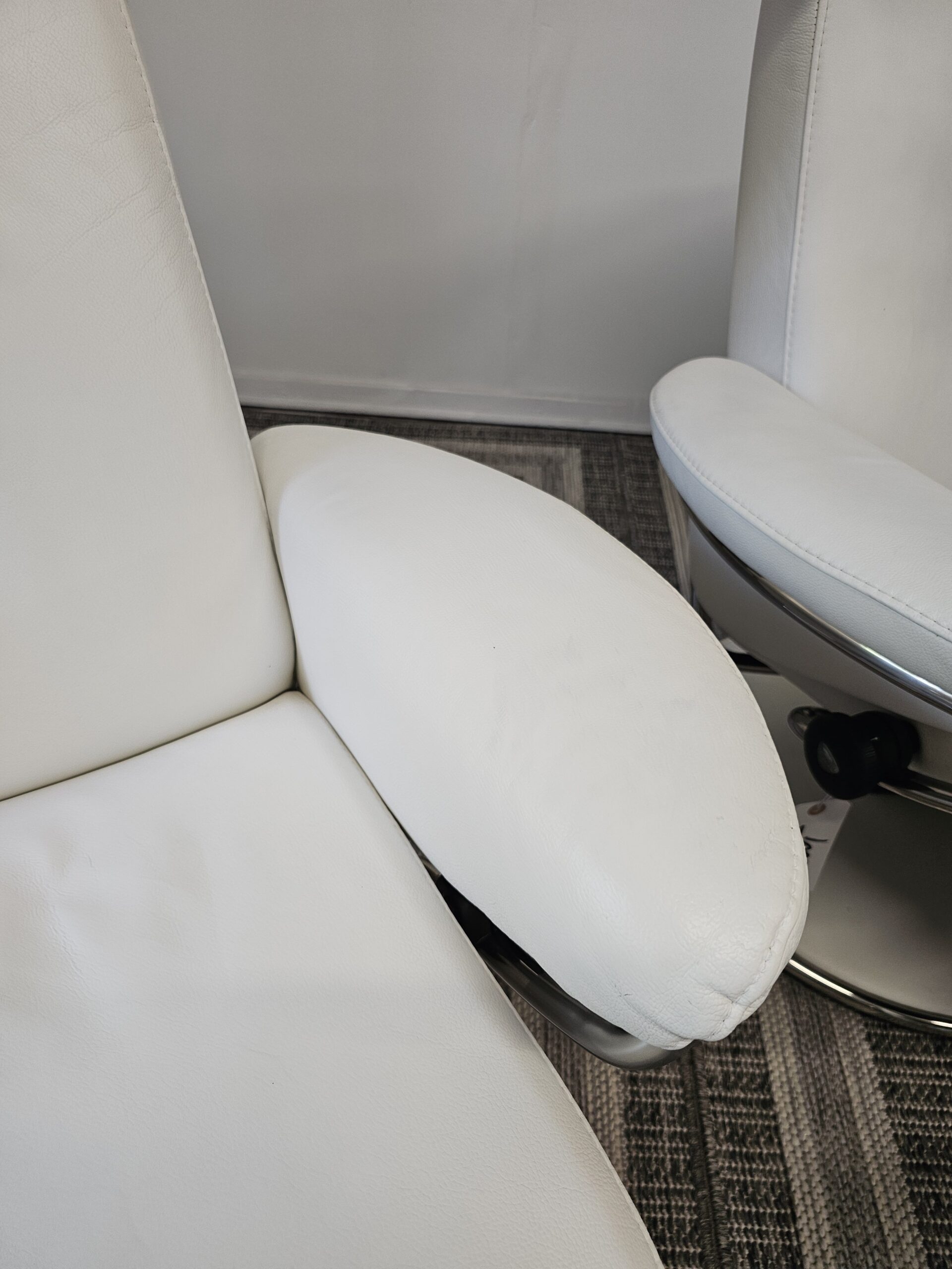 2 stk. Stressless® Blues lenestoler med krakker - Bilde 20