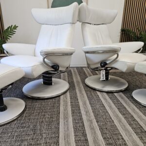 2 stk. Stressless® Blues lenestoler med krakker - Bilde 1