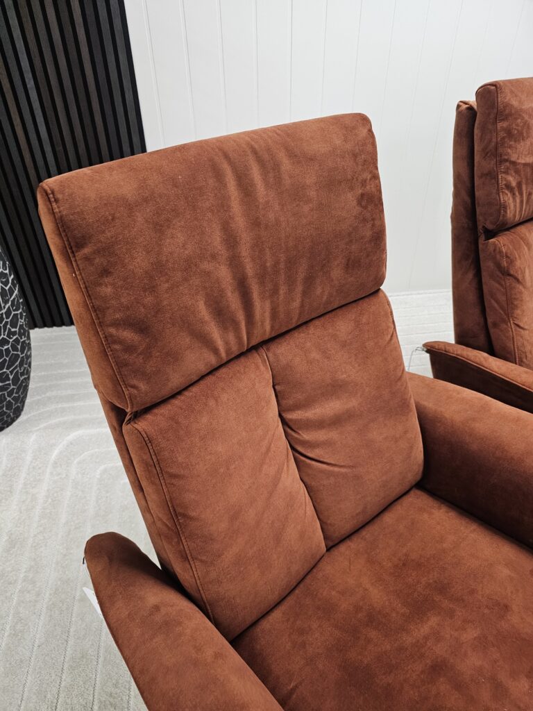 2 stk. Hjort Knudsen lenestoler med integrert fothviler