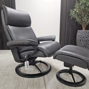Stressless® Aura Signature lenestol med krakk - Bilde 1