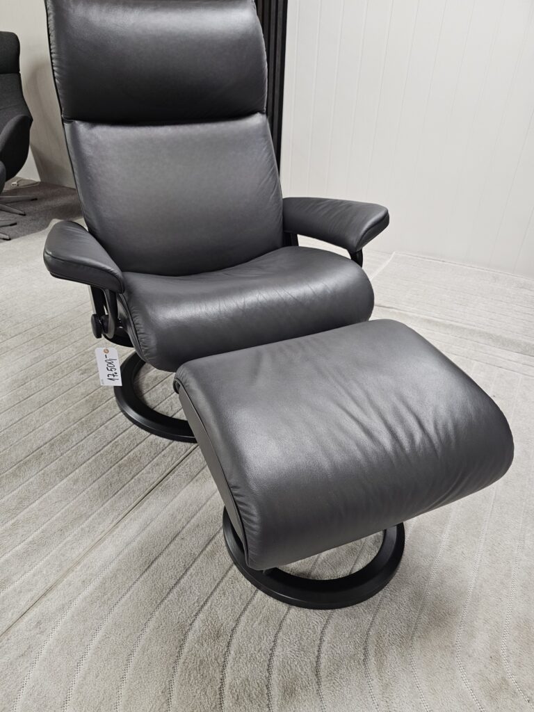 Stressless® Aura Signature lenestol med krakk