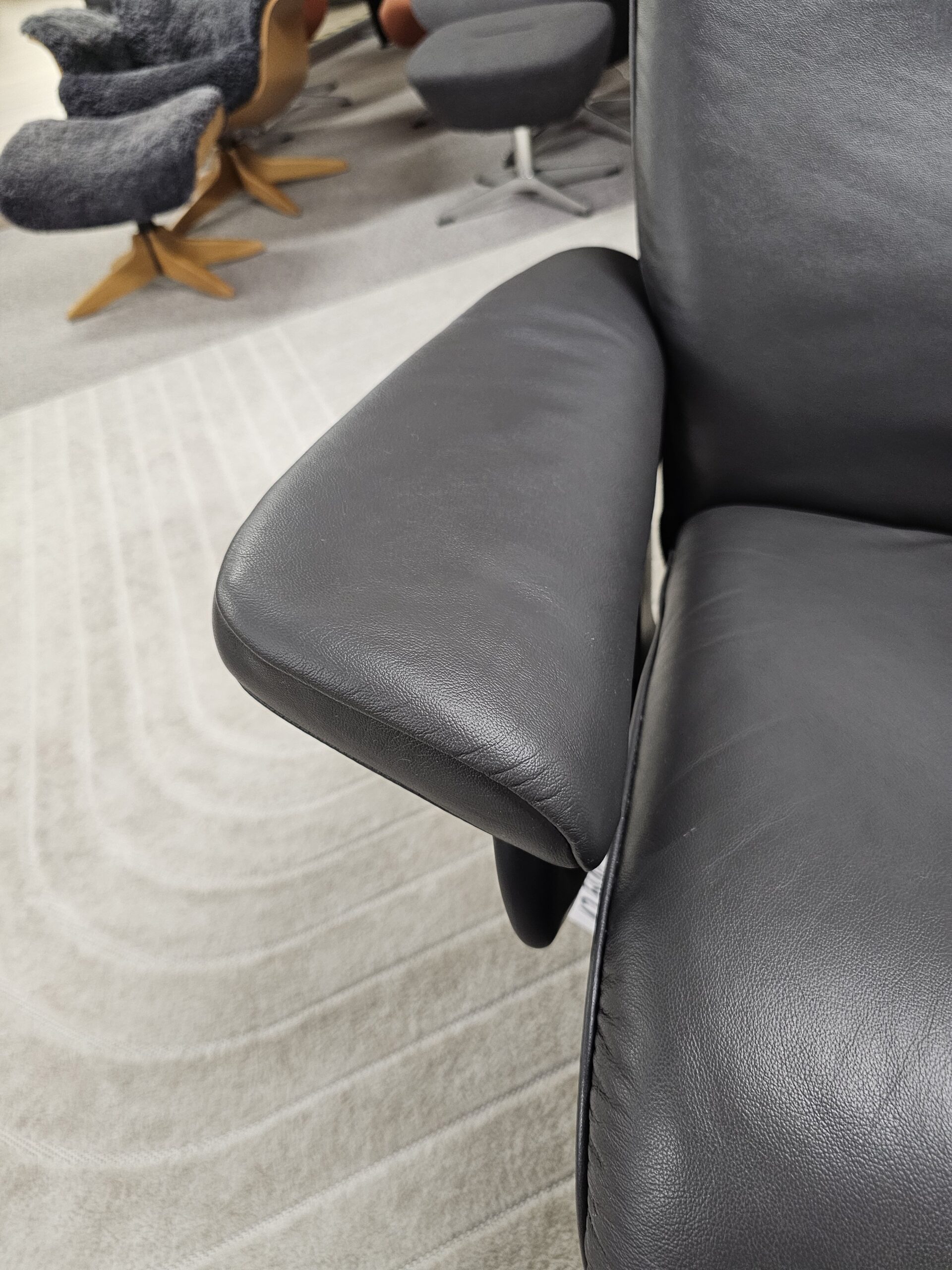 Stressless® Aura Signature lenestol med krakk - Bilde 7