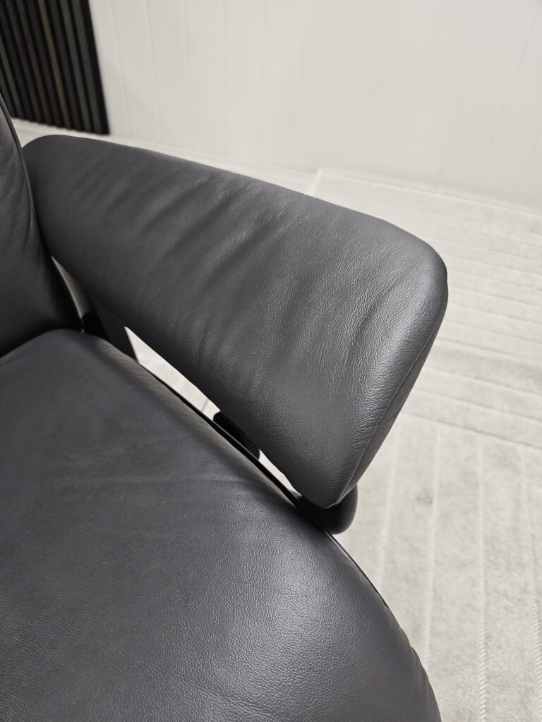Stressless® Aura Signature lenestol med krakk
