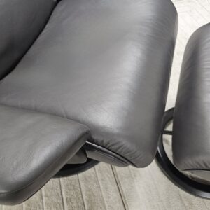 Stressless® Aura Signature lenestol med krakk - Bilde 6