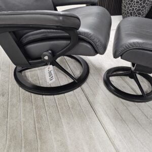 Stressless® Aura Signature lenestol med krakk - Bilde 5