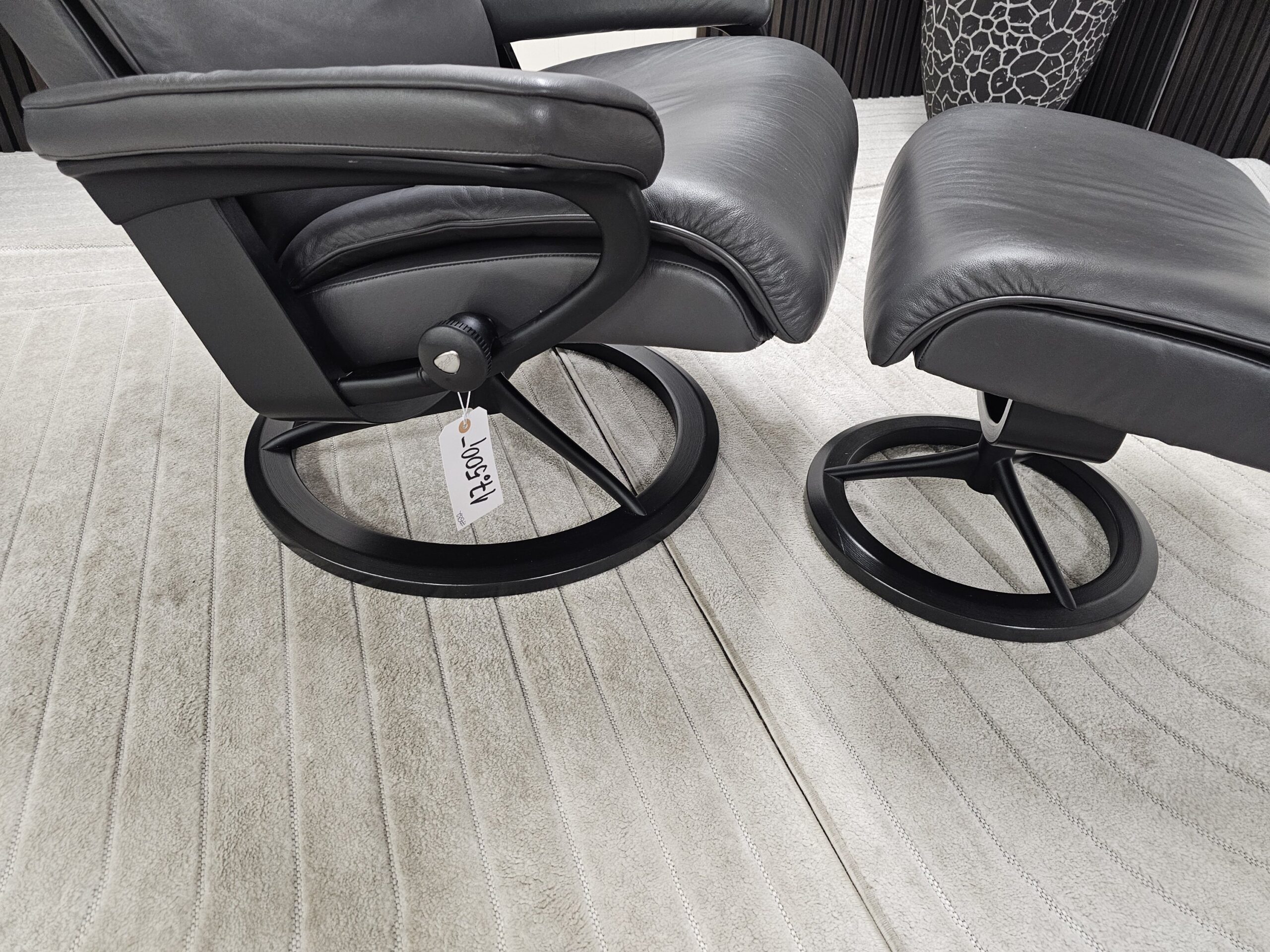 Stressless® Aura Signature lenestol med krakk - Bilde 5