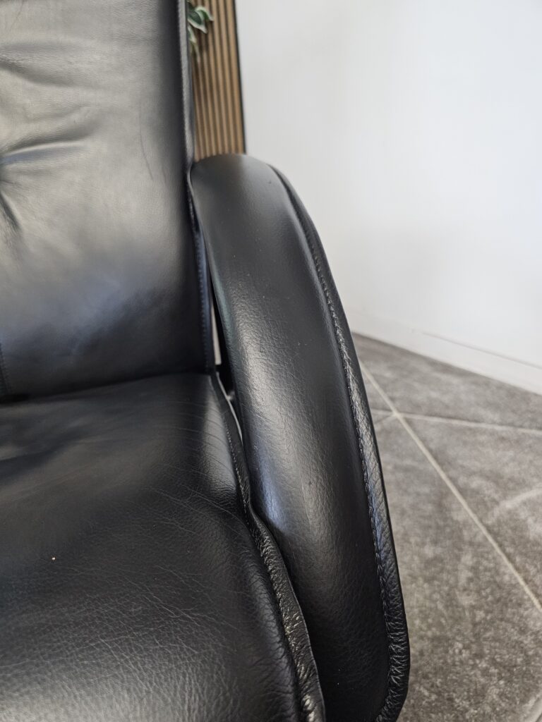 Brunstad Delta Motion lenestol med krakk