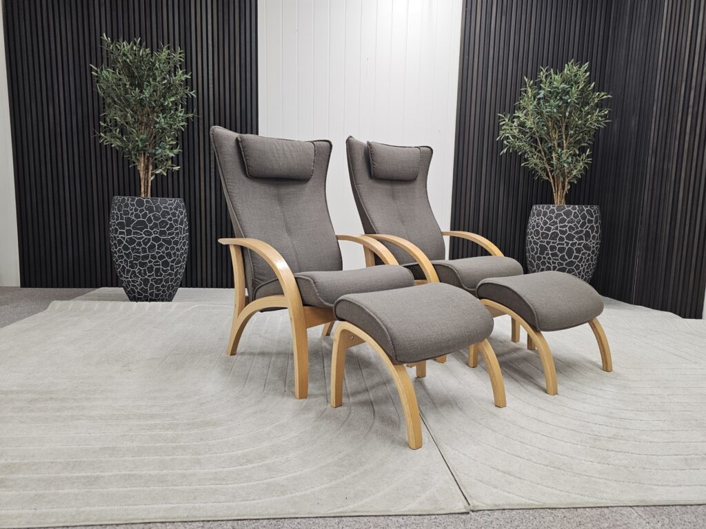 2 stk Brunstad Delta Adventure lenestoler med krakk