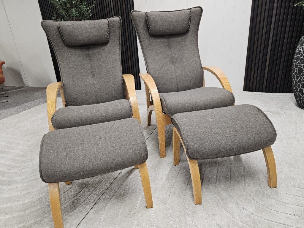 2 stk Brunstad Delta Adventure lenestoler med krakk