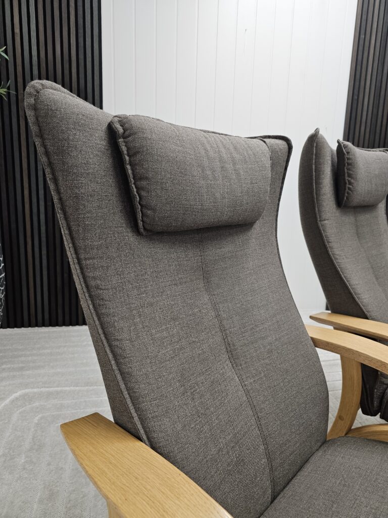 2 stk Brunstad Delta Adventure lenestoler med krakk