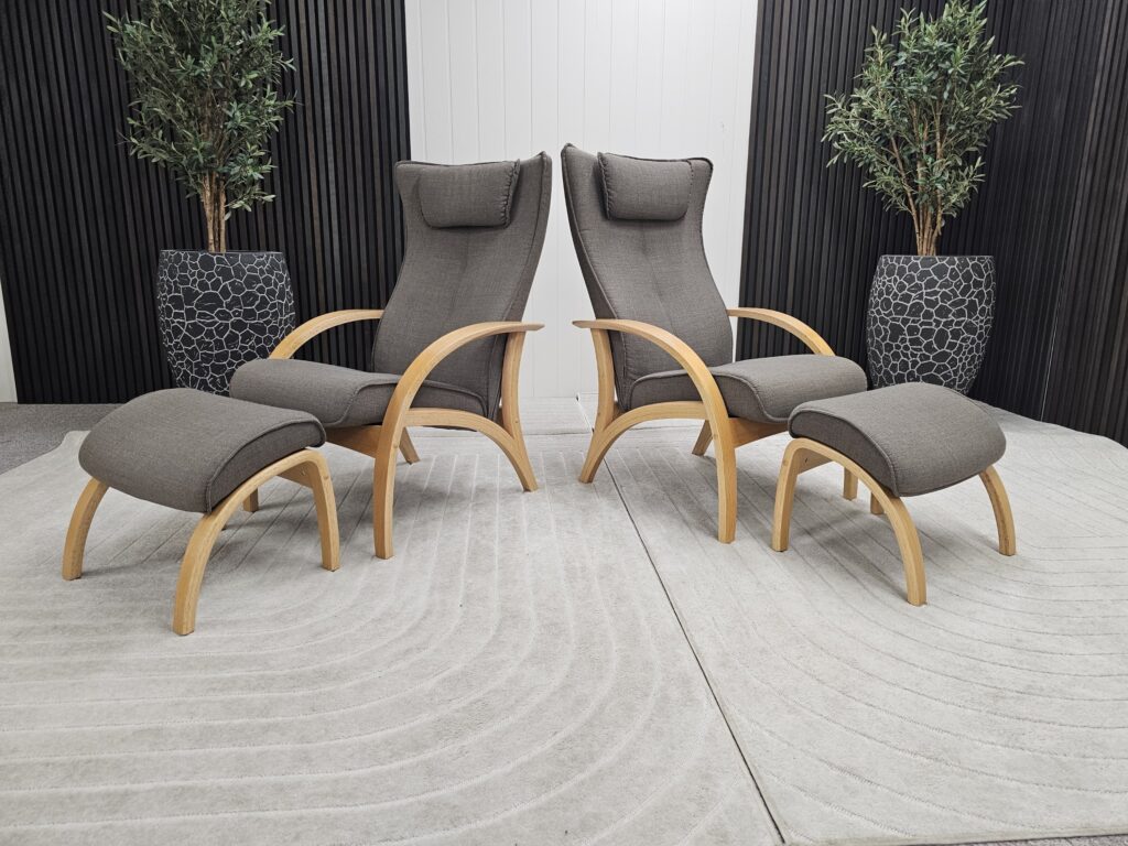 2 stk Brunstad Delta Adventure lenestoler med krakk