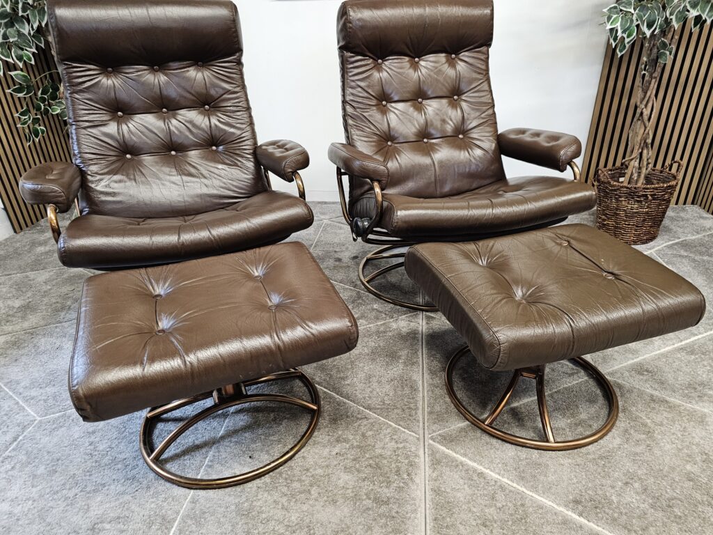 2 stk. Stressless Original 1974 lenestoler med krakk fra Ekornes