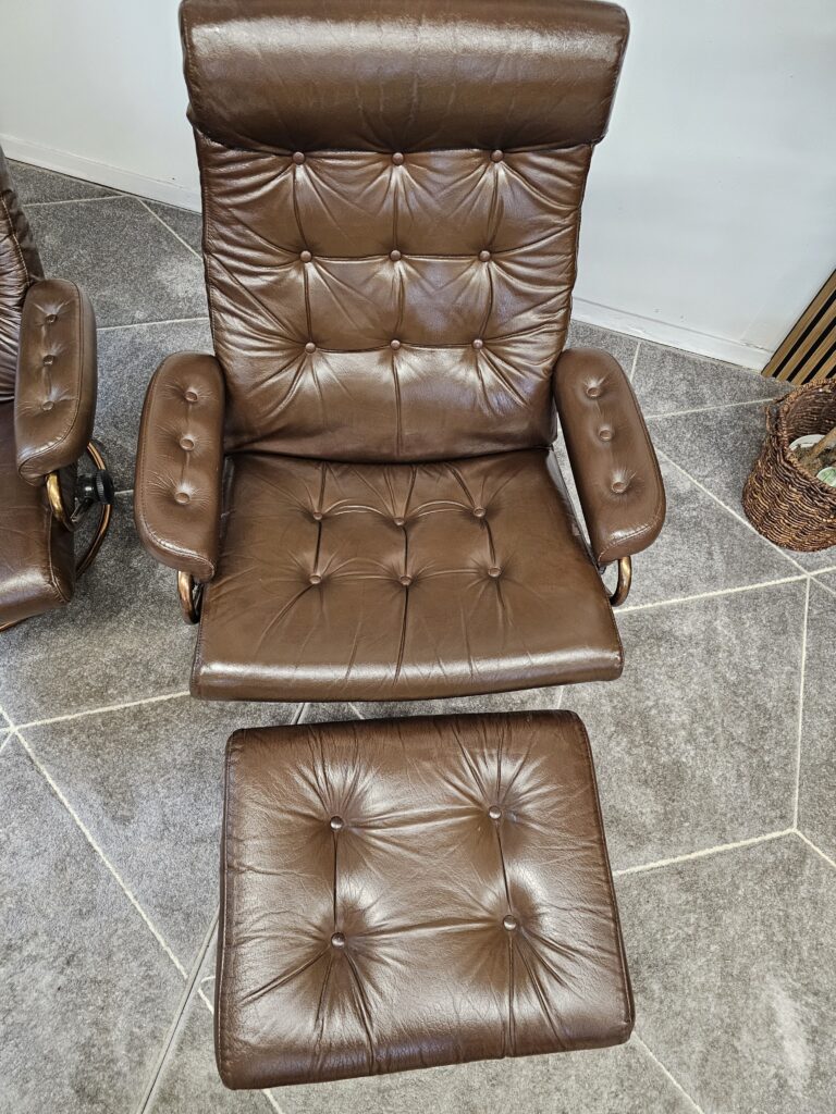 2 stk. Stressless Original 1974 lenestoler med krakk fra Ekornes