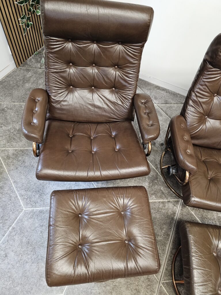2 stk. Stressless Original 1974 lenestoler med krakk fra Ekornes