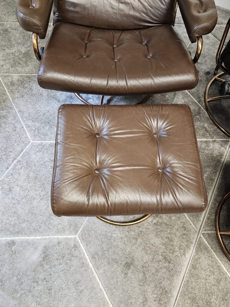 2 stk. Stressless Original 1974 lenestoler med krakk fra Ekornes