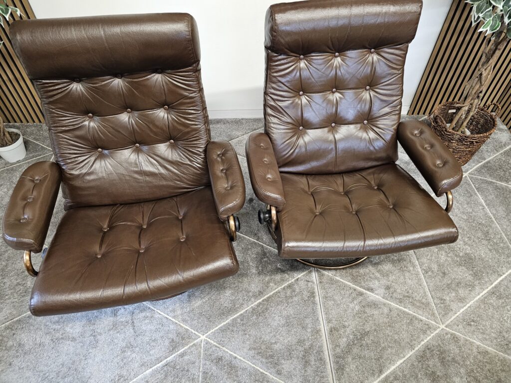 2 stk. Stressless Original 1974 lenestoler med krakk fra Ekornes