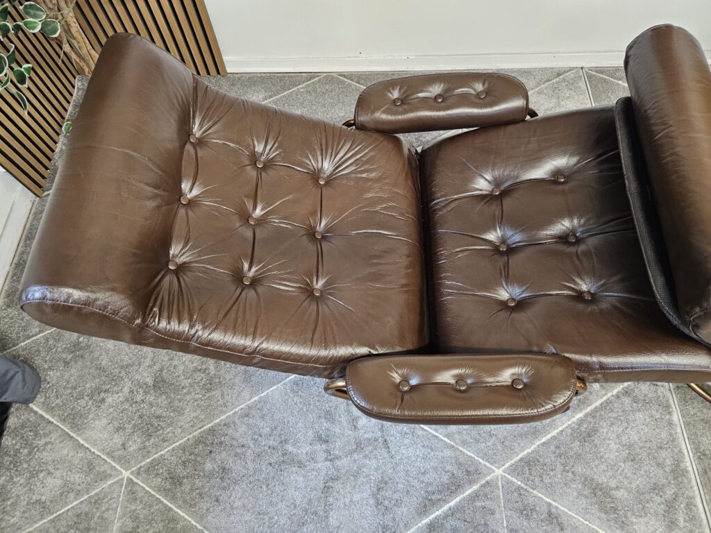 2 stk. Stressless Original 1974 lenestoler med krakk fra Ekornes
